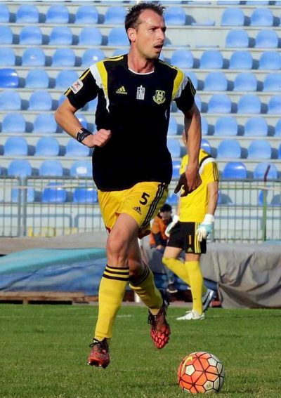 Ο Φώτης Κισικαμπάνης με τη φανέλα της ΑΣΑ